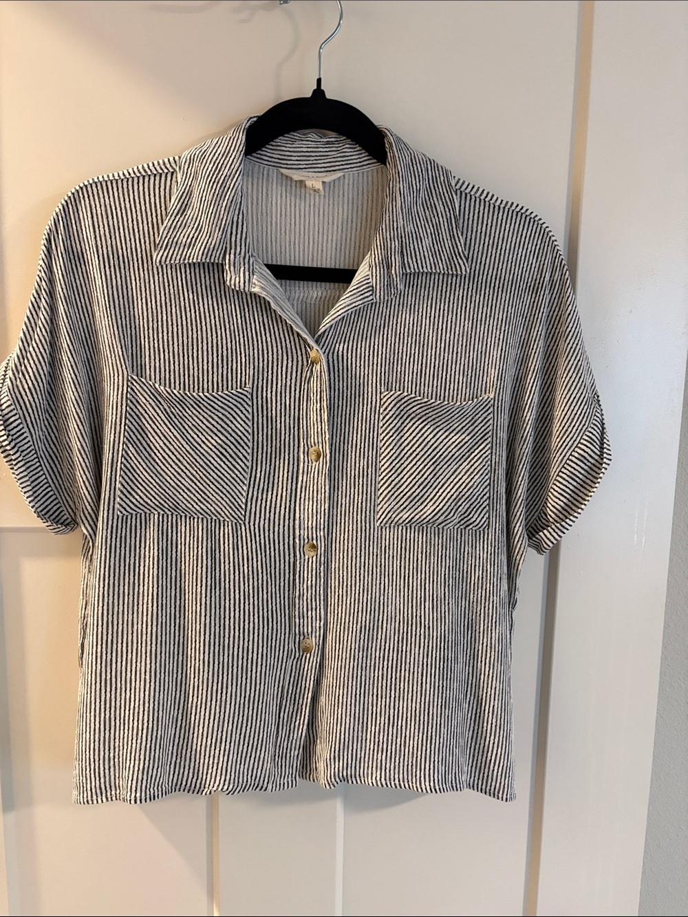 Striped Short-Sleeve Button-Front Shirt - Black & White